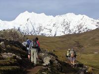 WE trek group Ausangate 2 (Rene Flores)